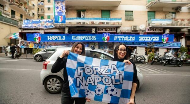 Due tifose del Napoli