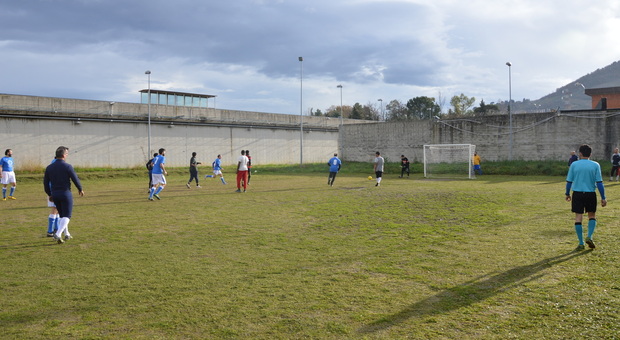 Detenuti del carcere di Marino in campo: partite di calcio due volte alla settimana