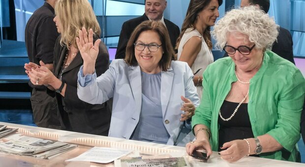Lucia Annunziata saluta la Rai nell'ultima puntata di "In mezz'ora": «È stato un onore e un divertimento»