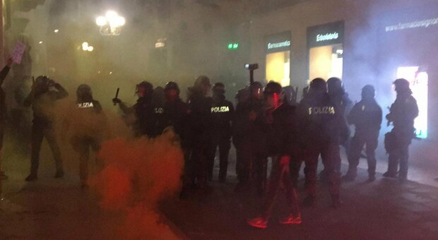 Tensione a Verona per alcuni manifestanti di estrema destra