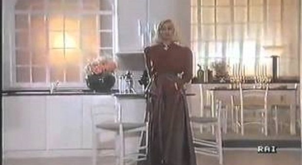 Raffaella Carrà nell'84 in un fermo immagine di uno spot per la Scavolini