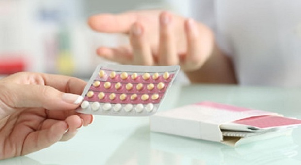 Pillola contraccettiva gratuita solo sotto i 26 anni: il via libera del Cda dell'Aifa. Ecco cosa cambia