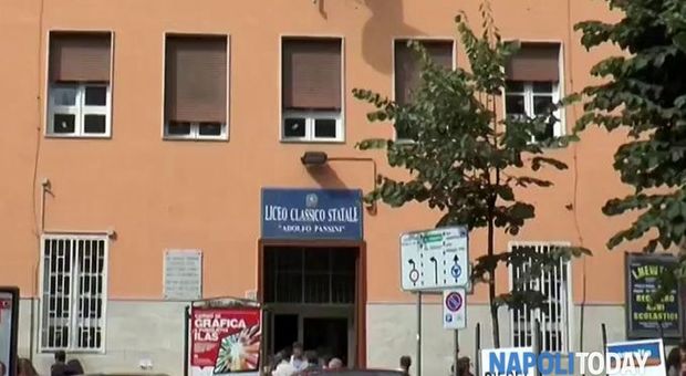 «Lavori al Collana, nube di veleni»: evacuato il liceo Pansini a Napoli
