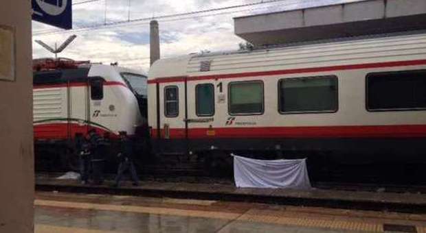 Lecce choc: 30enne si sdraia sotto il treno in partenza. Decapitato davanti ai passeggeri