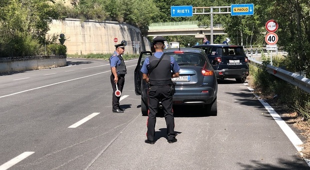 Carabinieri: non si presenta più volte in caserma, spacciatore ai domiciliari