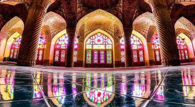 Moschea di Nasir al-Mulk a Shiraz ( by Mohammad Reza Domiri Ganji ) Fonte Business Insider Uk