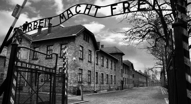 16 ottobre 1943 Deportati in Germania 1.021 ebrei, rastrellati nel ghetto