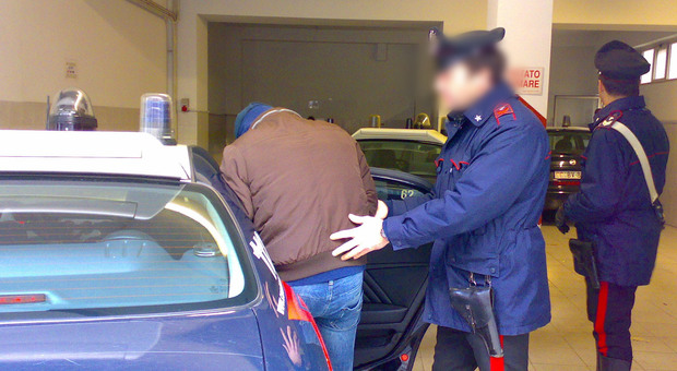 Droga dall'Albania nascosta nei tubolari del gommone: sei arresti