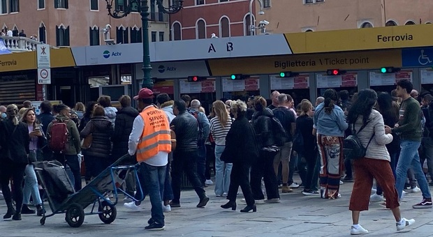 Piazza San Marco presa d'assalto dai turisti