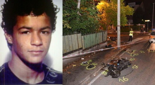 Schianto, due scooter disintegrati Muore a 19 anni, 25enne grave