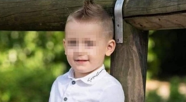 Mattia morto per un malore a 8 anni, indagati tre medici per reparto di Pediatria. I genitori: «Diteci cosa è successo dopo il ricovero»