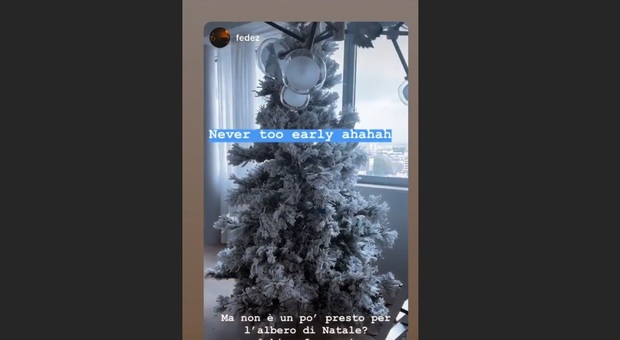 Chiara Ferragni, l'albero di Natale dei Ferragnez è già pronto. Fedez: «Mi hai abbandonato con il banano»