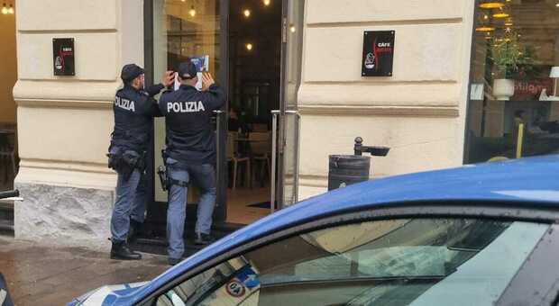 Ancona, bar trasformato in disco chiuso dalla polizia