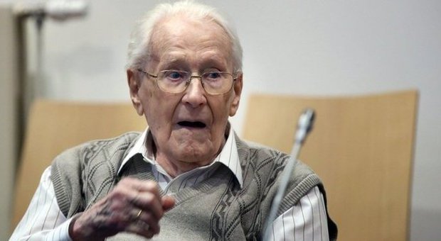 Shoah, a processo Oskar Groening, il contabile di Auschwitz 92enne: "Vi chiedo perdono"