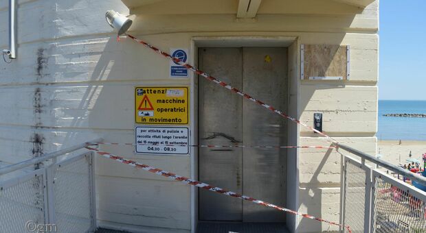 L'ascensore di Palombina chiuso dopo il raid dei vandali