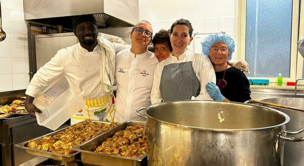 San Benedetto, chef Mazzaroni illumina la Caritas. La stella Michelin: «Qui ricevo molto di più di quello che dò»