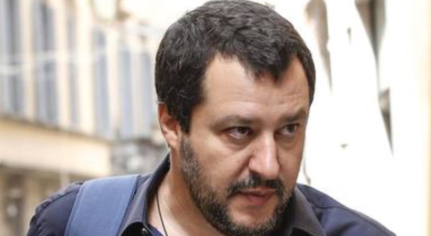 Il centrodestra in piazza, ma sul palco solo Salvini: Forza Italia protesta