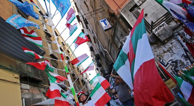 Italia-Spagna, a Napoli lungomare sold out per il sogno azzurro: «Insigne pensaci tu»