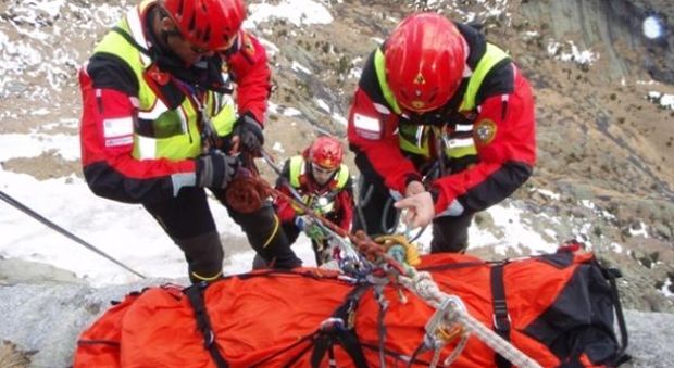 Monte Bianco, alpinista italiano precipita e muore sul versante francese