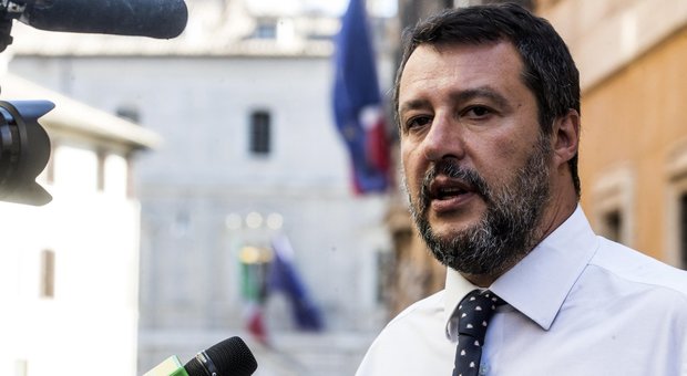 Salvini, accuse a De Luca: «Fa schifo, continua a ridere imperterrito dei nostri morti»