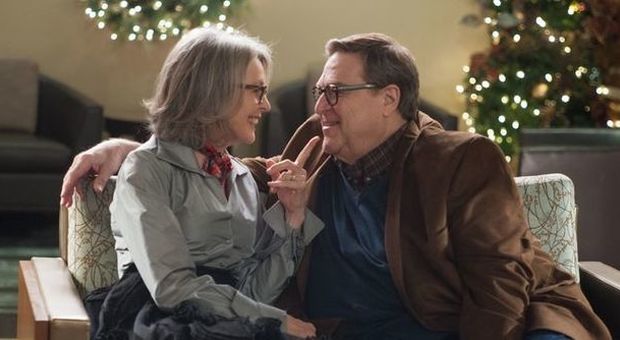 Un Natale all'improvviso, John Goodman ​diventa nonno accanto a Diane Keaton