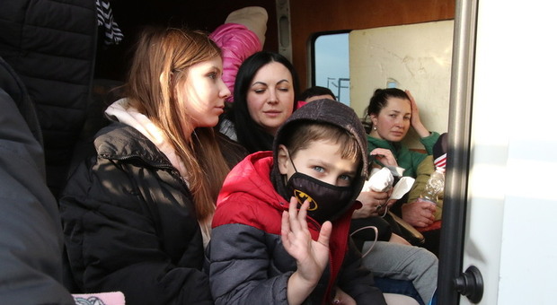Ucraina: orfani in fuga dall'inferno della guerra, scatta l'allarme sugli affidi fai-da-te