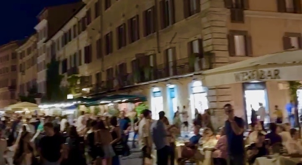 Roma, furto di una borsa di marca in un bar in pieno centro: all'interno solo 50 euro