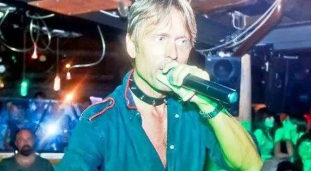 Fabio Frittelli, 46 anni, durante un concerto