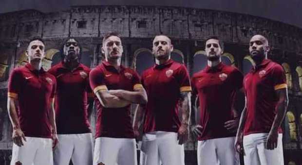 La Roma svela la nuova maglia griffata Nike: "Ispirata alla tradizione e alla storia del Club"