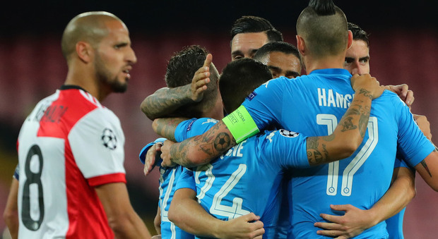 Champions, il Napoli riparte bene: 3-1 al Feyenoord, tridente a segno