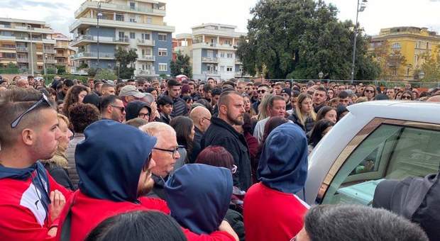 immagine In 500 per l’addio a Rebecca, la piccola “Regina”