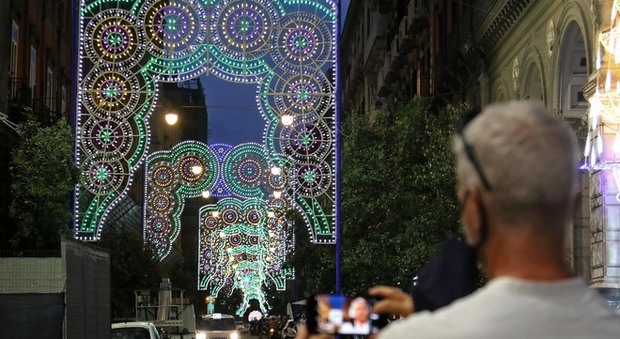 Natale a Napoli, deserto il bando per le luminarie: «Profondo rammarico»