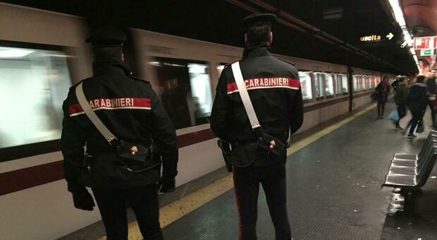 Carabiniere donna cattura il maniaco sessuale della metro Garbatella: era il terrore delle viaggiatrici