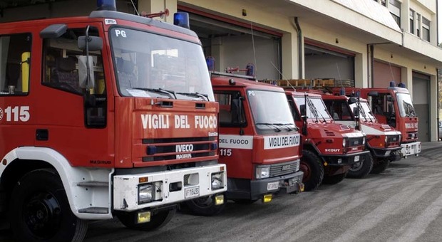 Perugia, divano in fiamme Due persone intossicate