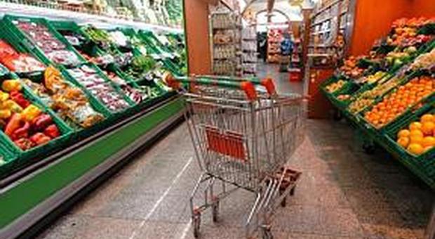 Cupramontana, ruba un portafoglio al supermercato: tradita da carta fedeltà