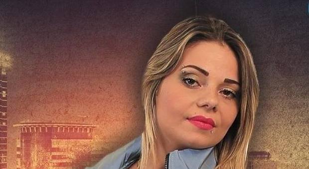 Catania, cantante denunciata perché percepiva il reddito di cittadinanza senza averne il diritto: con i soldi ha inciso un disco