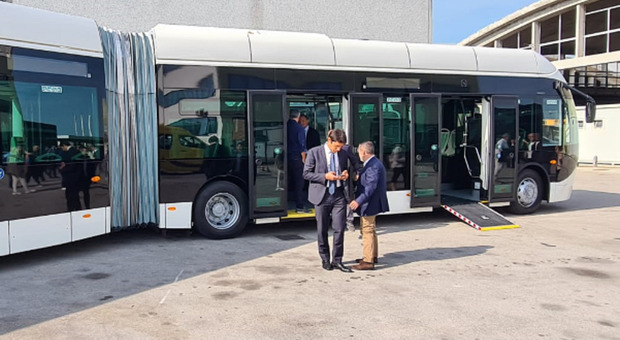 Il filobus di Tua che sarà messo in servizio sulla strada parco a Pescara e a Montesilvano