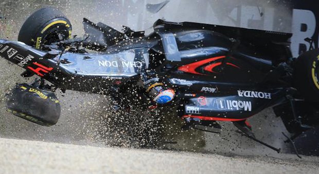 GP Australia, Alonso: «Che paura, sono vivo grazie alla McLaren ed alla FIA»
