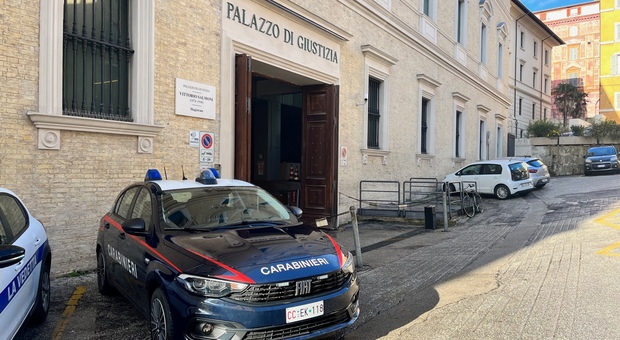 Il 23enne è stato arrestato dai carabinieri: ora è a processo