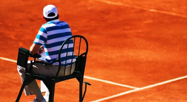 Internazionali tennis, "signorina seduta", "non fischiate per favore": i richiami più curiosi del giudice