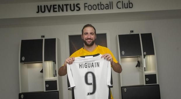 Higuain: "Ho scelto la Juve perché voglio vincere". Pogba a un passo dal Man Utd
