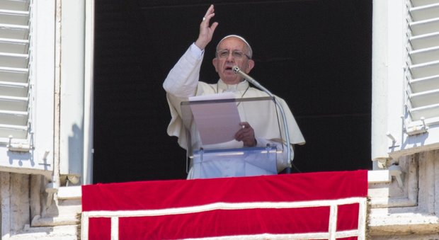 Papa: "Andrò in visita alle popolazioni colpite dal terremoto"