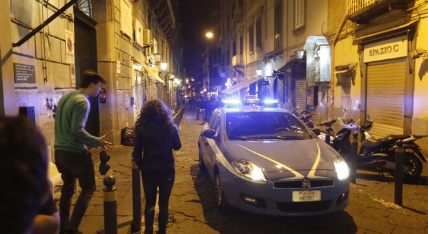 Blitz nei vicoli del centro storico di Napoli, arrestati i due spacciatori della notte