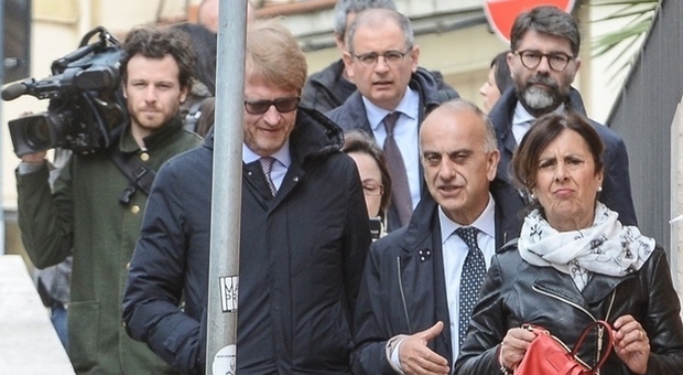 Gianpiero Bocci con i legali all'uscita dal Tribunale (foto archivio)