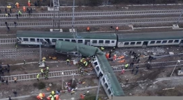 La tragedia di Milano, per il treno dei pendolari faro su manager e tecnici