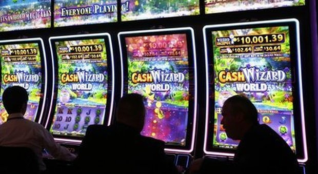 Blitz anti gioco d'azzardo: slot "illegali", scatta la maxi multa