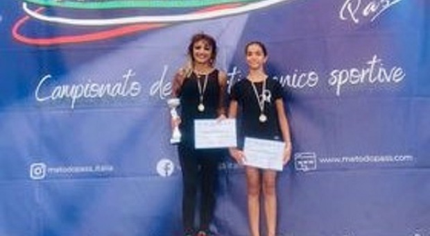 Barbara Bonanni e la figlia Viola protagoniste ai Tricolori di danza aerea