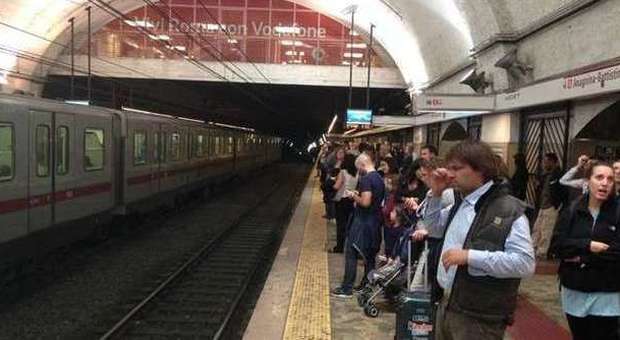 Roma, caos trasporti, nuovi disagi sulla metro B: ritardi e treni fermi