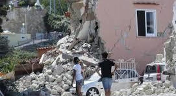 Ischia, i dati del vulcanologo: "Il terremoto può ripetersi da un momento all'altro, con scosse anche più forti. Non si sfida la natura"