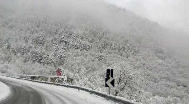 Frosinone, nuova ondata di maltempo: torna la neve scuole chiuse ad Alatri